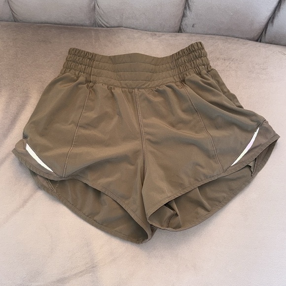 Lululemon Hotty Hot High Rise Lined Short Size 2 - Picture 3 of 7